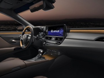 Lexus ES lifting &ndash; W świecie ciszy